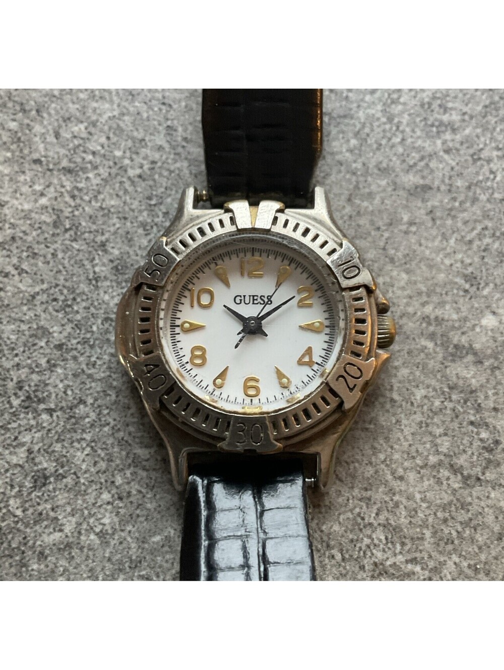 Cool Vintage Guess Womens Watch 27mm Stainless Steel Case W/Leather Band D3